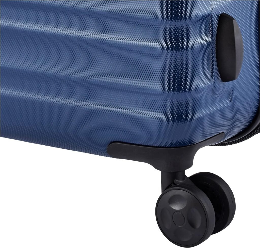 Amazon Basics 20-Inch Hardside Spinner, Navy Blue